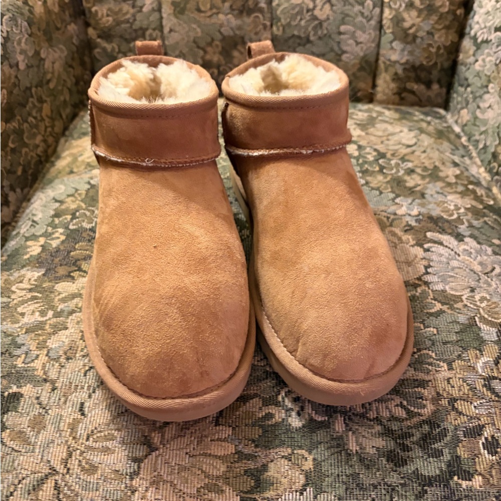 Ugg classic ultra mini